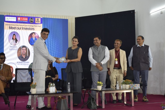 Guests and investors are presented with mementos on stage