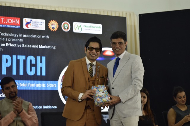 A guest receives a memento in recognition of his contribution