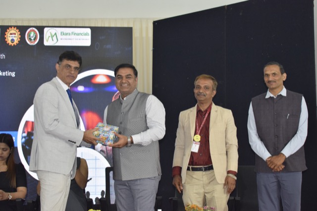 Dignitaries exchange mementos at the close of the session